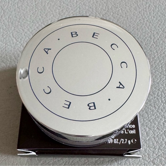 BECCA Under Eye Brightening Setting Powder - Picture 2 of 5
